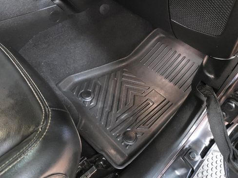 Used 2022 Jeep Wrangler Unlimited Sahara w/ Cold Weather Group image 18