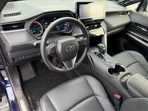 Used 2022 Toyota Venza XLE image 12