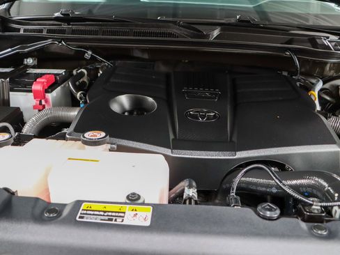 Used 2023 Toyota Tundra Platinum image 32