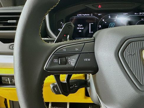 Used 2025 Lamborghini Urus SE AWD/4WD image 12