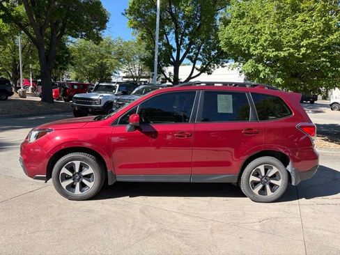 Used 2017 Subaru Forester 2.5i Premium AWD/4WD image 2