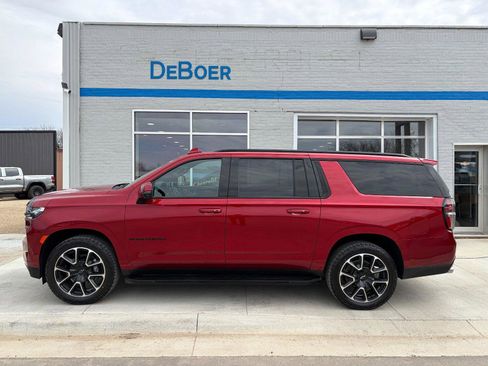 Used 2023 Chevrolet Suburban RST w/ Sport Performance Package image 2