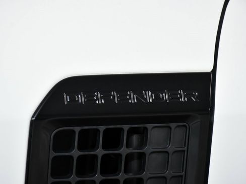 Used 2025 Land Rover Defender 110 S image 88