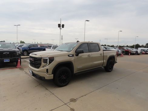 Used 2022 GMC Sierra 1500 Elevation AWD/4WD image 2