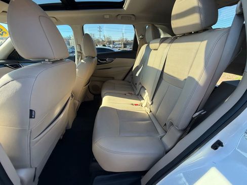 Used 2016 Nissan Rogue SL w/ SL Premium Package image 14