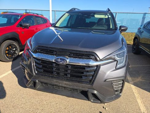 Used 2024 Subaru Ascent Premium w/ Convenience Package image 2