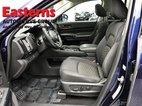 Used 2023 Nissan Pathfinder SV w/ SV Premium Package AWD/4WD image 14