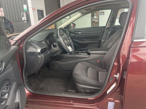 Used 2024 Nissan Altima 2.5 SV w/ SV Premium Package FWD image 10