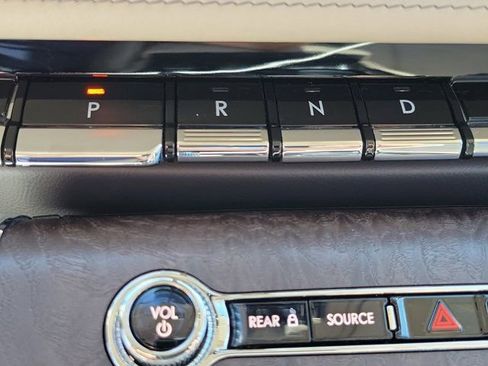 Used 2021 Lincoln Aviator Reserve w/ Elements Package Plus AWD/4WD image 29