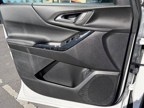 New 2026 Chevrolet Equinox LT w/ Convenience Package II FWD image 9