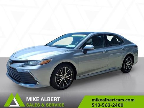 Used 2023 Toyota Camry XLE FWD image 3