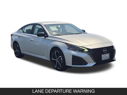 Used 2024 Nissan Altima 2.5 SR FWD image 2