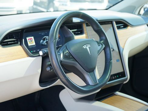 Used 2018 Tesla Model X 75D AWD/4WD image 11