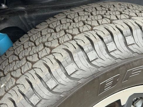 Used 2024 Toyota Tacoma TRD Off-Road w/ TRD Off Road Premium Package AWD/4WD image 17