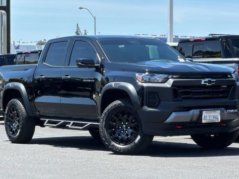 Used 2026 Chevrolet Colorado Trail Boss AWD/4WD image 2