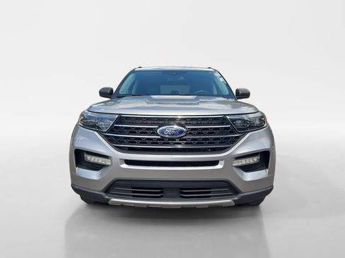 Used 2020 Ford Explorer XLT w/ Equipment Group 202A AWD/4WD image 9