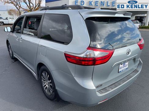 Used 2020 Toyota Sienna XLE image 31