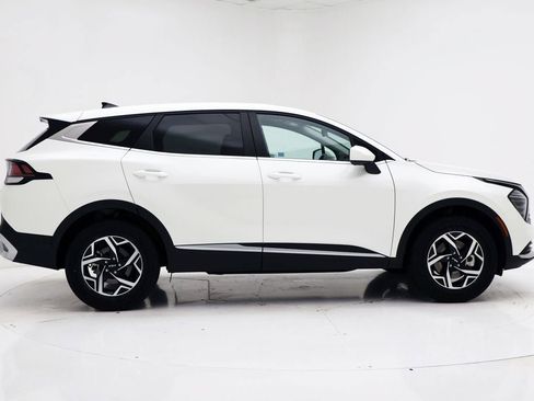 Used 2024 Kia Sportage LX image 3