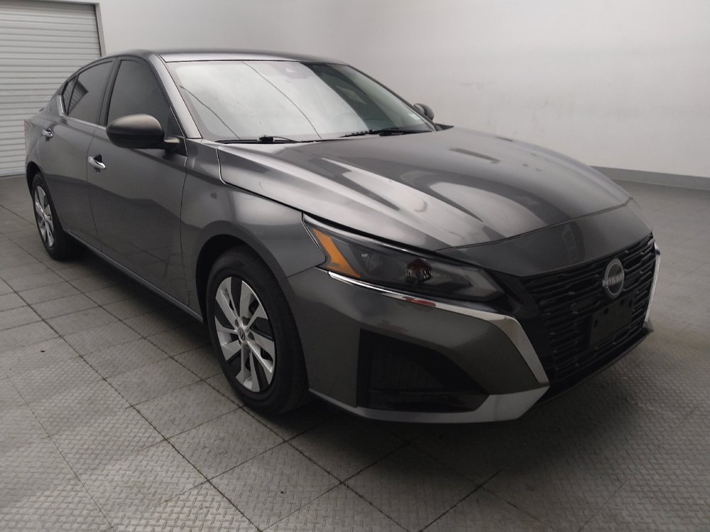 Used 2025 Nissan Altima 2.5 S FWD image 13