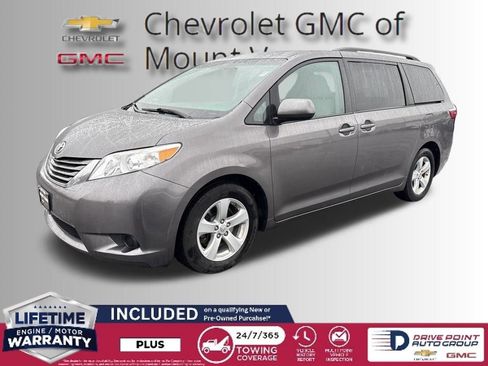 Used 2015 Toyota Sienna LE image 1
