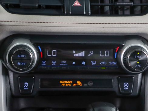 Used 2020 Toyota RAV4 XLE FWD image 20