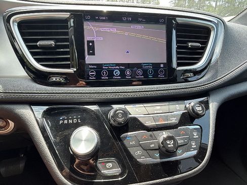 Used 2019 Chrysler Pacifica Limited w/ S Appearance Package FWD image 33