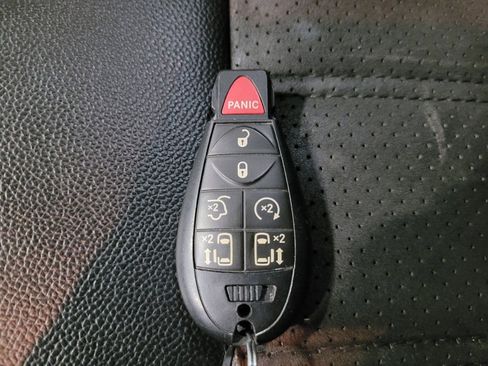 Used 2019 Dodge Grand Caravan SXT image 32