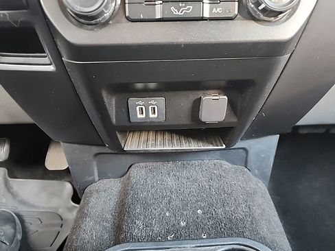 Used 2019 Ford F150 XLT w/ Heavy-Duty Payload Package image 33