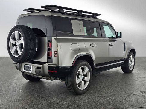 Used 2025 Land Rover Defender 110 X-Dynamic SE image 5