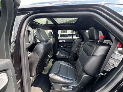 Used 2022 Ford Explorer ST w/ ST Street Pack AWD/4WD image 31