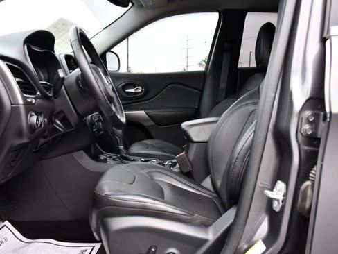 Used 2019 Jeep Cherokee Limited AWD/4WD image 18