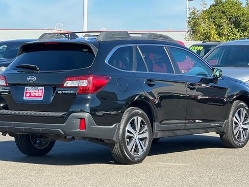 Used 2018 Subaru Outback 2.5i Limited image 2