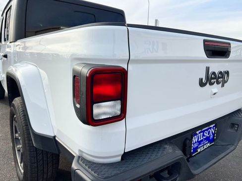 Used 2023 Jeep Gladiator Overland image 39