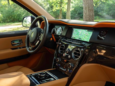 Used 2023 Rolls-Royce Cullinan Black Badge w/ Leather Finishing Pack image 65