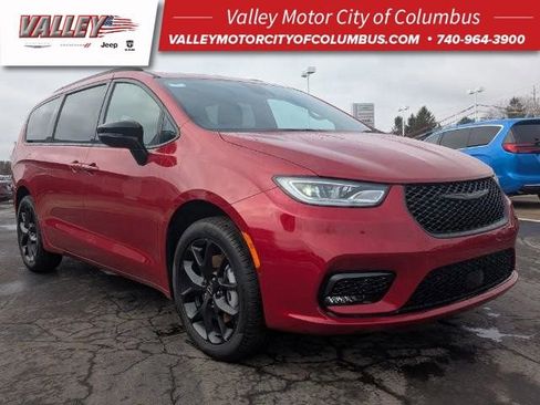 New 2026 Chrysler Pacifica Limited w/ S Appearance Package image 1