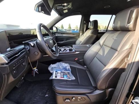 Used 2025 Cadillac Escalade Luxury w/ LPO, Floor Liner Package AWD/4WD image 6