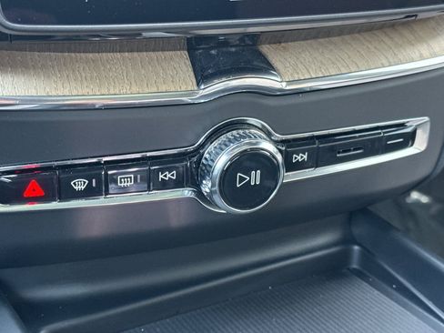 Certified 2026 Volvo XC60 B5 Plus AWD/4WD image 23