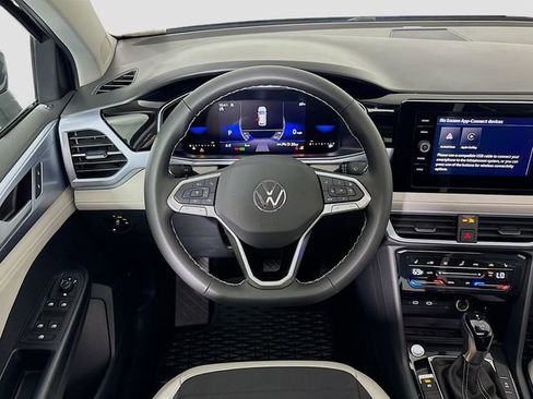 New 2025 Volkswagen Taos SE image 22