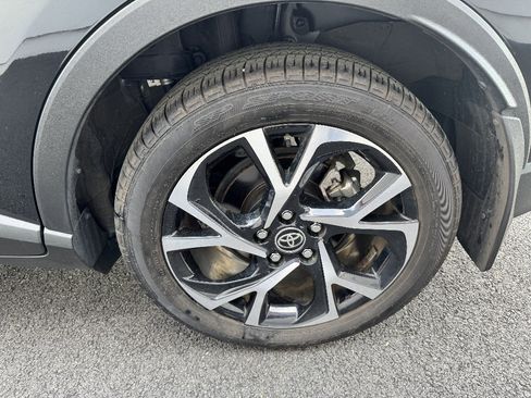 Used 2022 Toyota C-HR XLE FWD image 19
