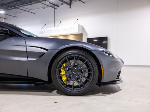 Used 2022 Aston Martin V8 Vantage Coupe RWD image 22