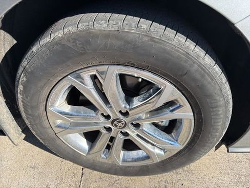 Used 2024 Toyota Sienna Platinum image 29