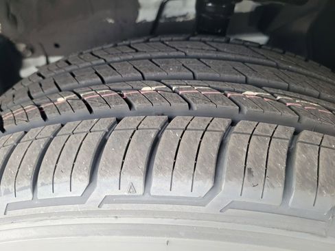 New 2025 Nissan Pathfinder SV w/ SV Premium Package image 13