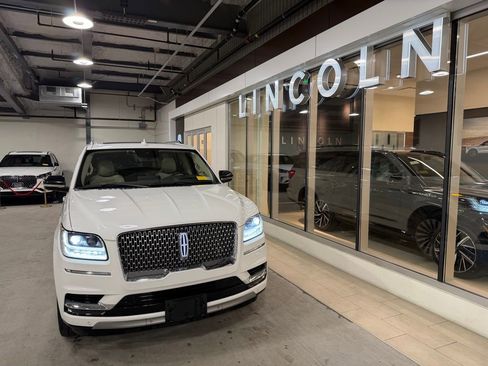 Used 2021 Lincoln Navigator L Reserve w/ Luxury Package image 1