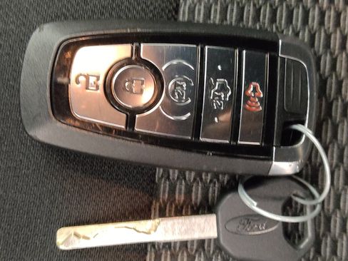 Used 2018 Ford Explorer XLT w/ Equipment Group 201A FWD image 32