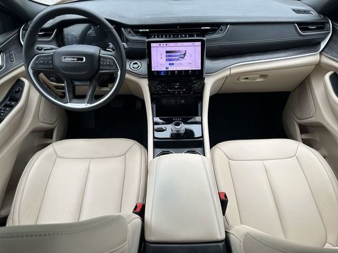 Used 2024 Jeep Grand Cherokee Limited image 24