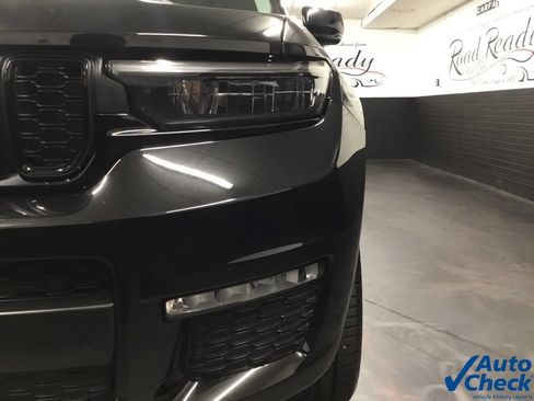 Used 2022 Jeep Grand Cherokee L Limited w/ Black Appearance Package AWD/4WD image 17