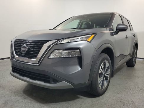 Used 2023 Nissan Rogue SV image 3