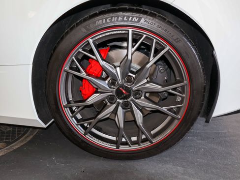 Used 2024 Chevrolet Corvette Stingray Preferred Conv w/ Z51 Performance Package RWD image 42