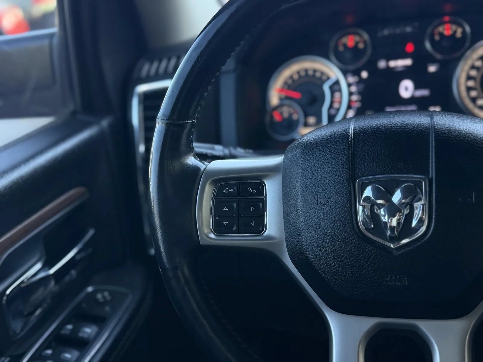 Used 2017 RAM 1500 Laramie AWD/4WD image 22