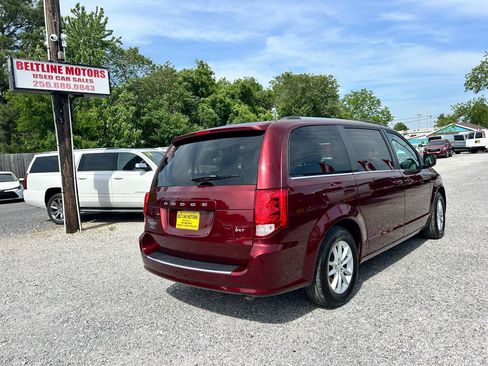 Used 2020 Dodge Grand Caravan SXT image 2